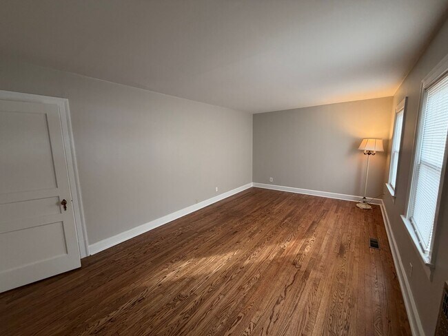 Building Photo - Charming 3 Bed 1 Bath Home Minutes From MTSU