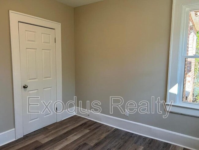 Building Photo - 311 Bracken St