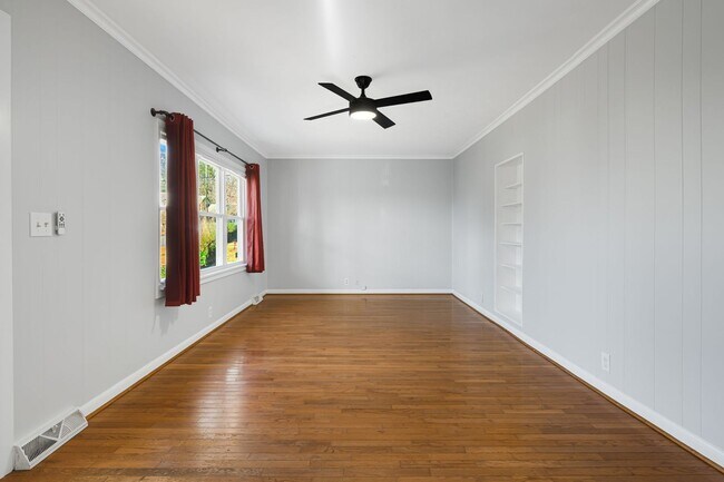 Building Photo - Modest East Asheville 3-Bedroom with Garage & Fenced-In Backyard