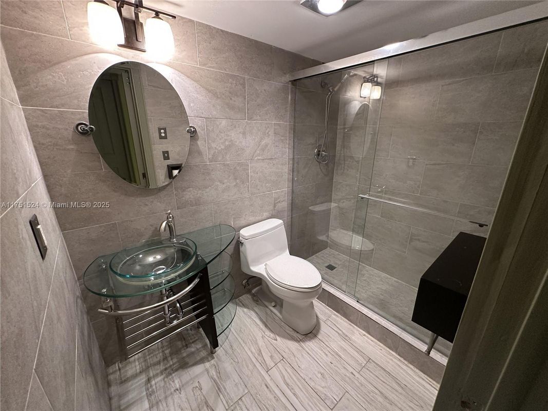 Building Photo - 6010 S Falls Cir Dr