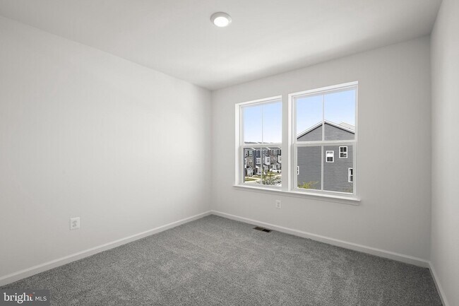 Building Photo - 643 Eastland Row