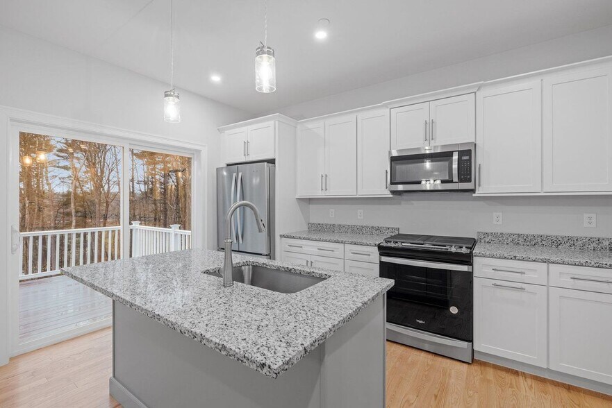 Building Photo - 945 Londonderry Tpke