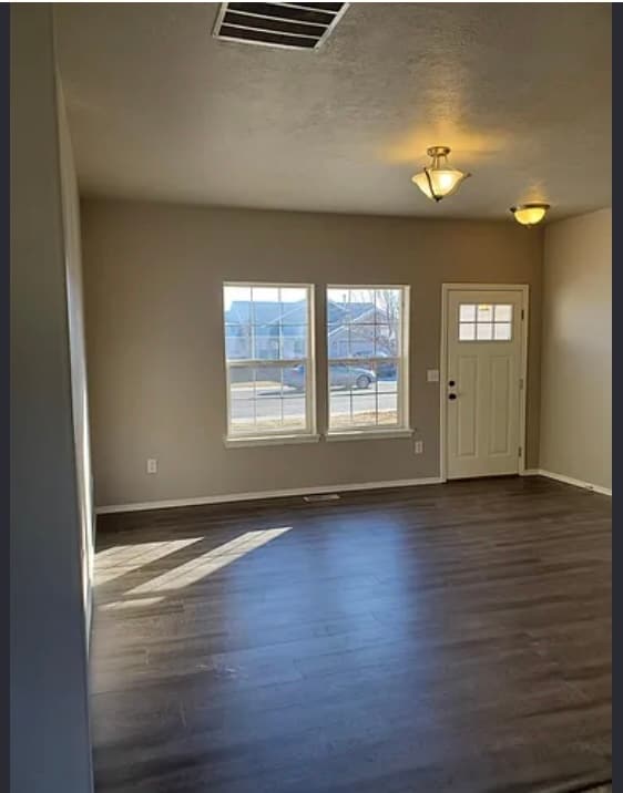 Building Photo - 776 Parkwood Dr