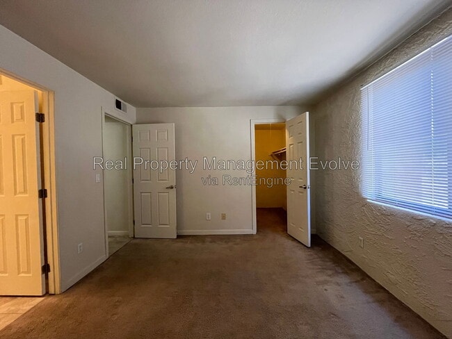 Building Photo - 7110 E Continental Dr