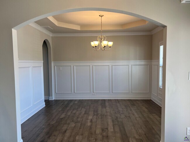 Building Photo - 105 Lacey Oak Ln