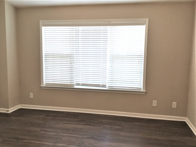 Building Photo - 408 Sunland Drive