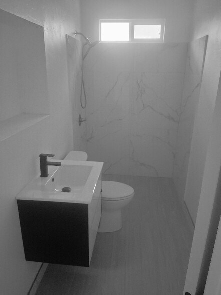 Building Photo - 1432 N 15th Ave