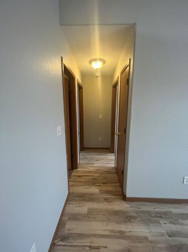 Building Photo - 4 BEDROOM | 2 BATH | DOUBLE CAR GARAGE | RAPID VALLEY