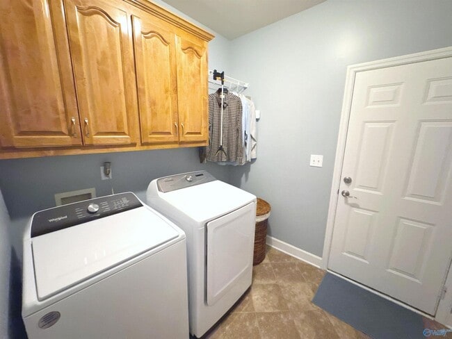 Building Photo - 318 Freedom Ct