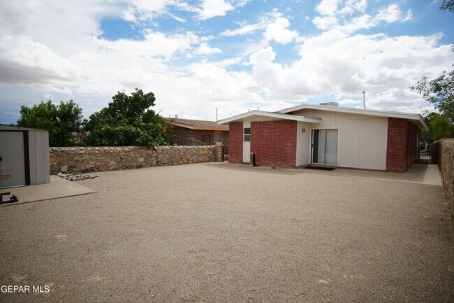 Building Photo - 1686 St Stephen Pl