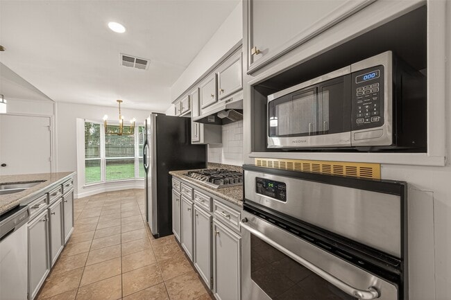 Building Photo - 5347 Lincoln Green Dr
