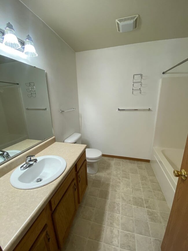 Building Photo - 16785 Huntington Ln