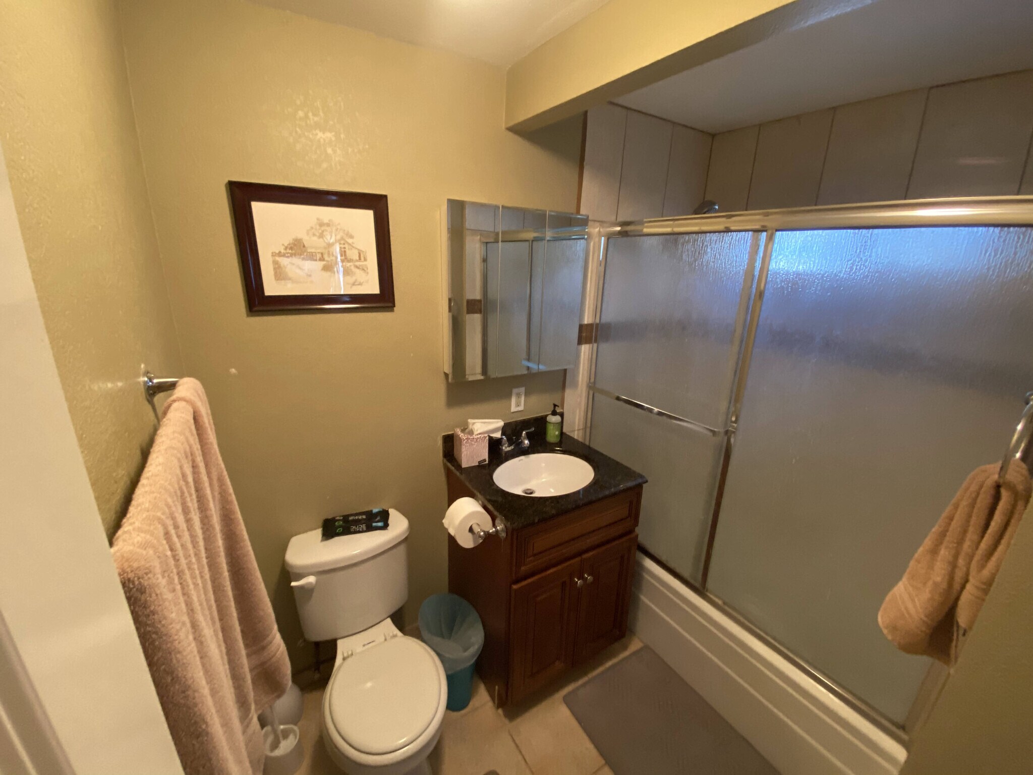 Building Photo - 172 W Elm Ct