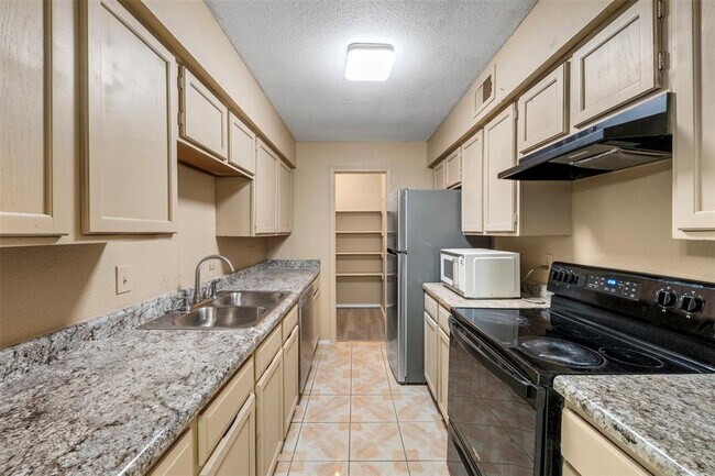 Primary Photo - 9700 Leawood Blvd