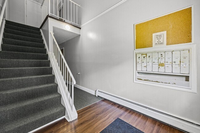 Building Photo - 6 Stenwick Dr