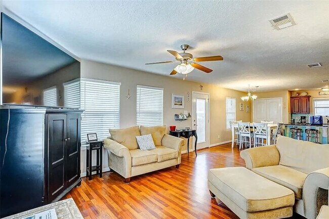 Building Photo - 820 Sandollar