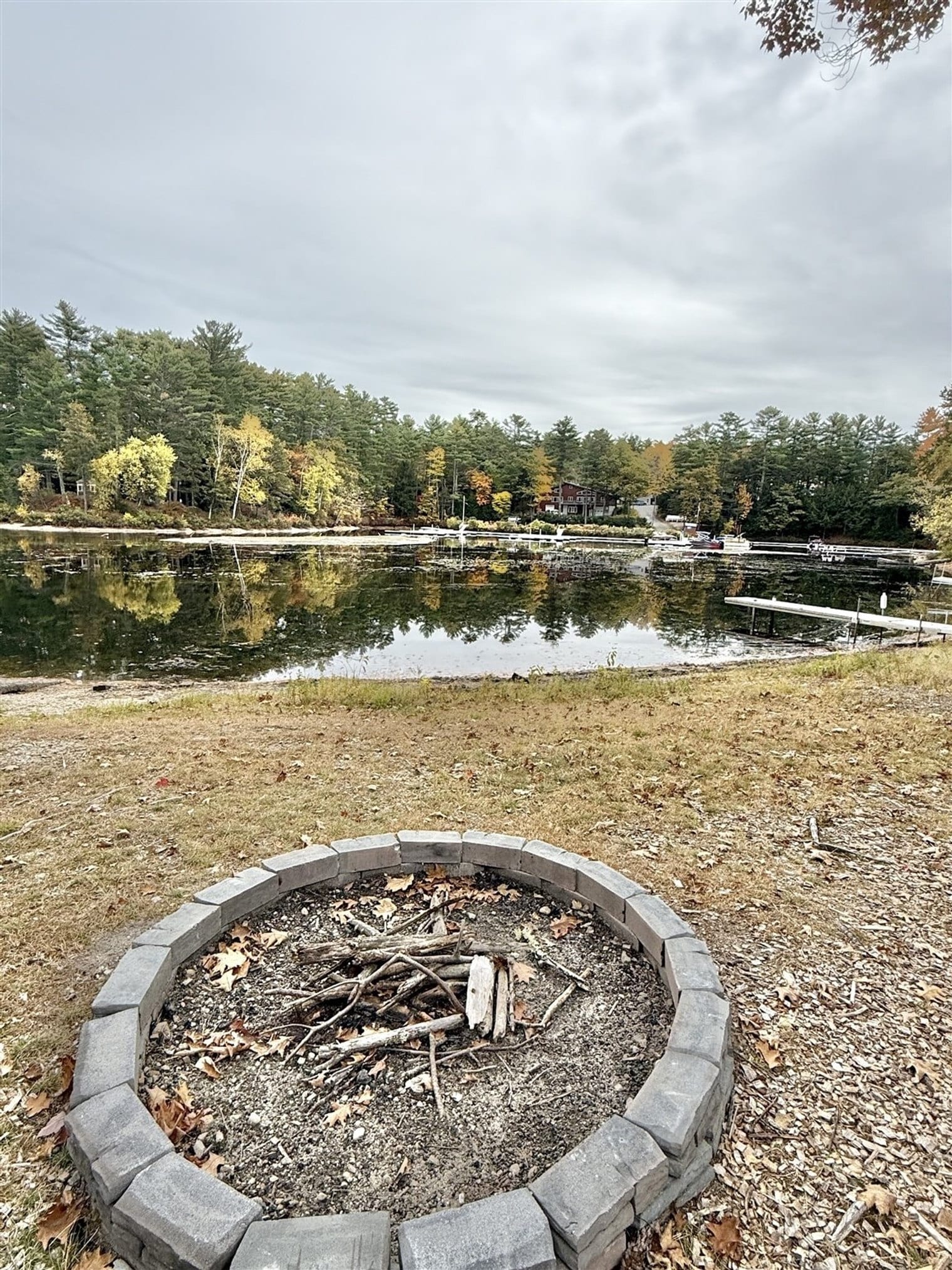 Building Photo - 304 NW River Rd