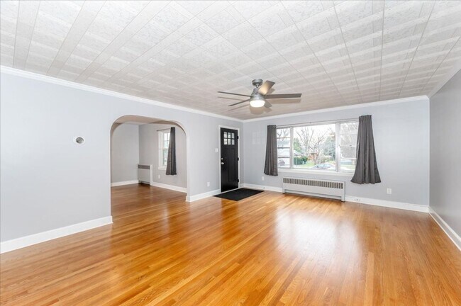 Building Photo - 116-118 Linden Avenue