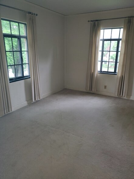 Building Photo - 1712 Shafor Blvd
