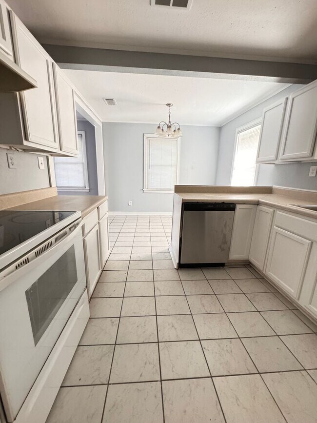 Building Photo - 307 Clairborne Ave