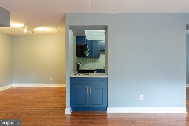 Building Photo - 235 E Village Rd