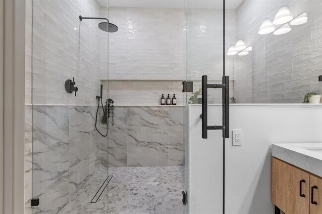 Building Photo - 2407 Harper St