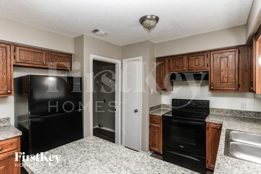 Building Photo - 231 Myrtle Dr