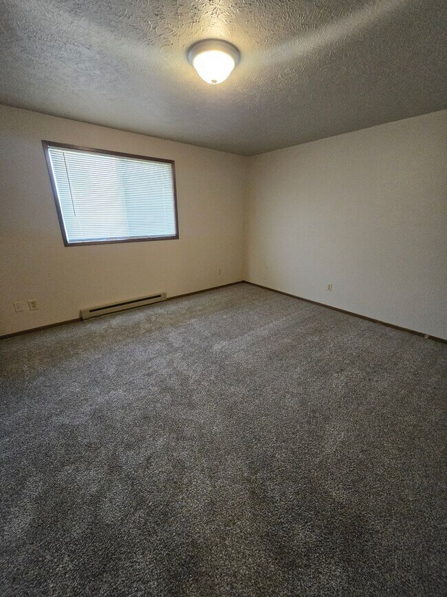 Building Photo - 1122