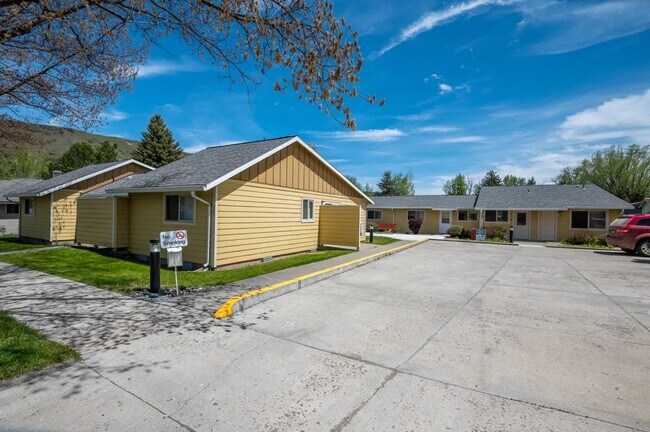 Building Photo - 203 N Storie St