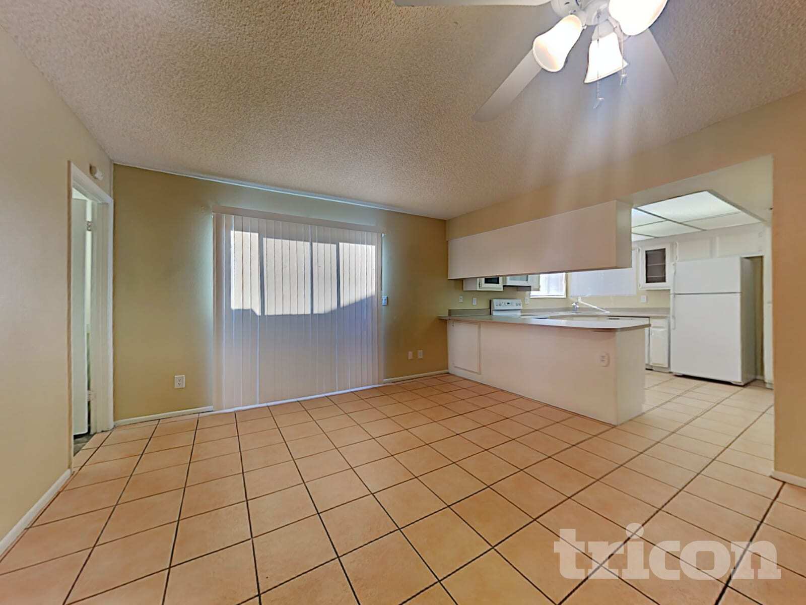 Building Photo - 5819 W Grovers Ave