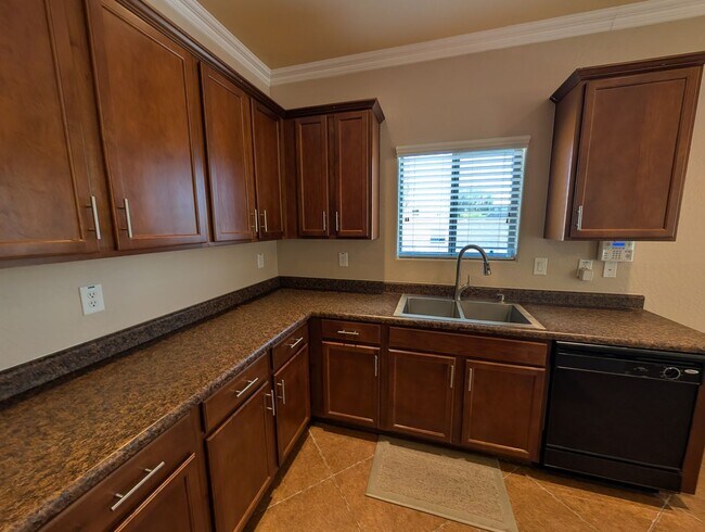 Building Photo - 4 Bedroom 3 Bathroom Circle Cross Ranch Home