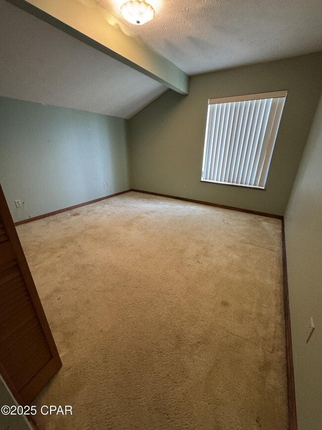 Building Photo - 833 W Pierson Dr