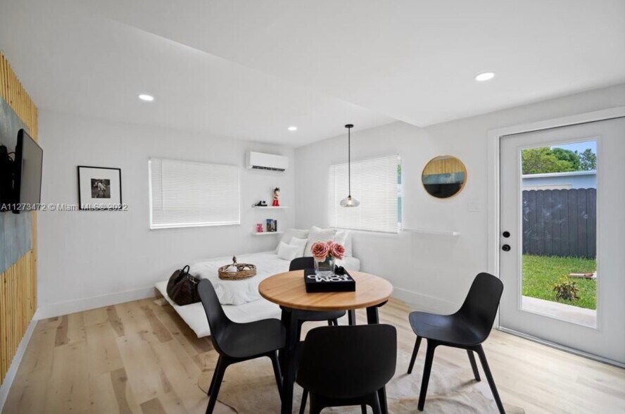 Building Photo - 1523 NE 148th St