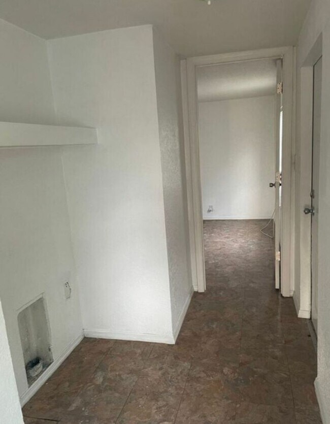 Building Photo - Open Floor Plan home on Private Spacious Lot