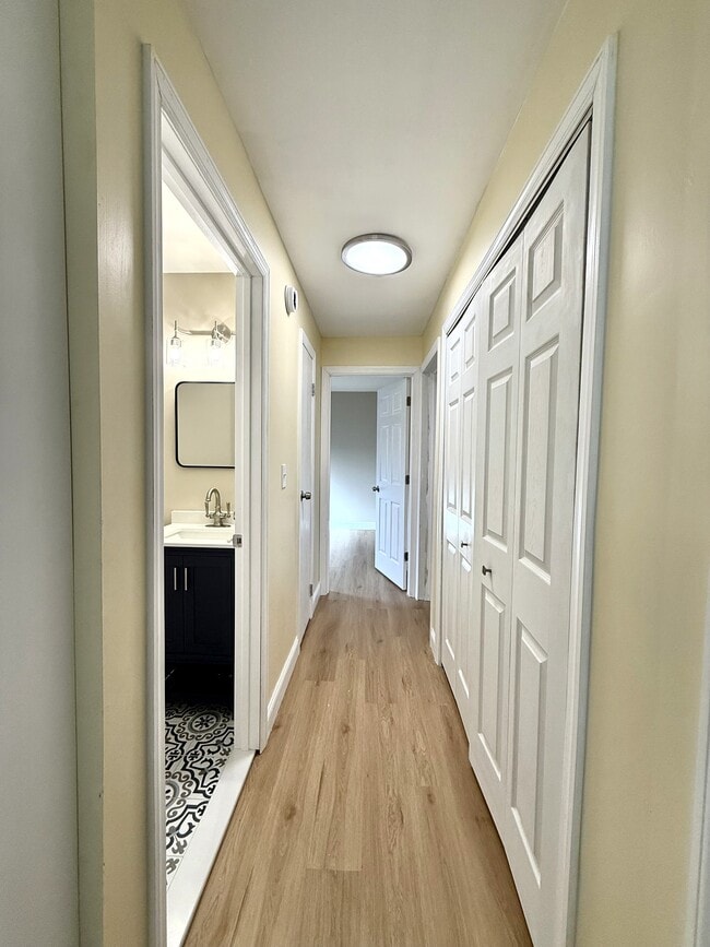 Building Photo - 343 Kelly Ave