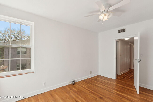 Building Photo - 1815 Largo Rd