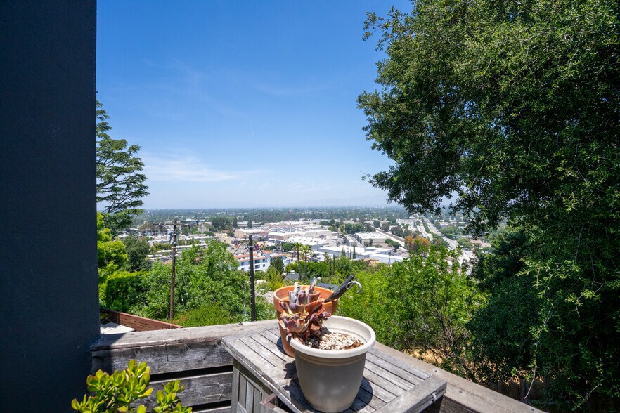 Building Photo - 3865 Buena Park Dr