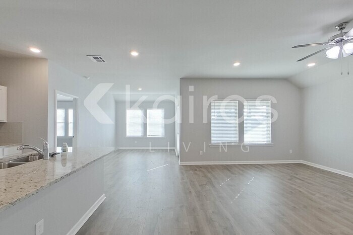 Building Photo - 418 Mango Dr