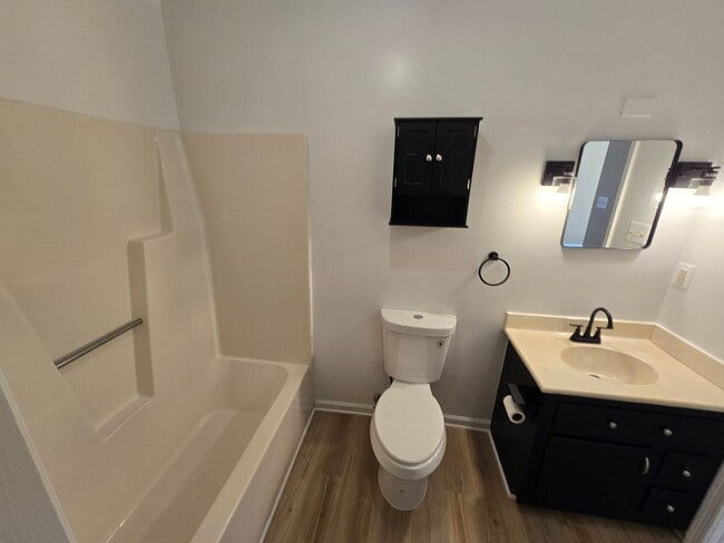 Building Photo - NEWLY REMODELED 3 bedroom house in Colonial Heights