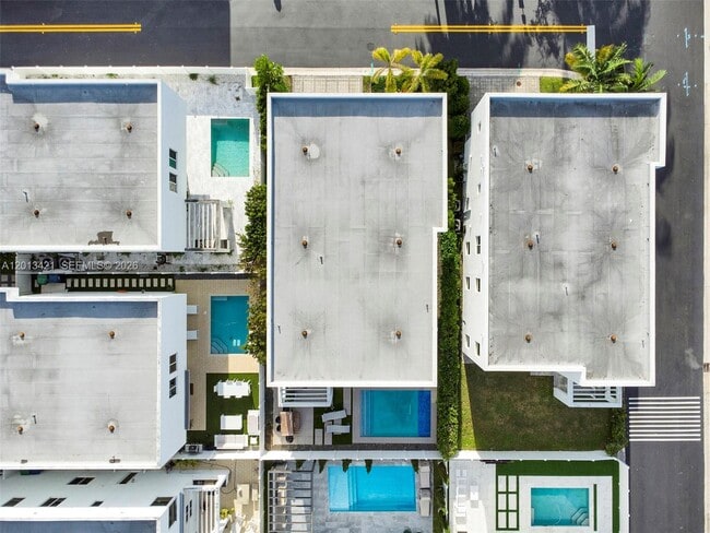 Building Photo - 7535 NW 98th Ave