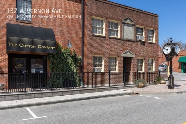 Building Photo - 132 W Vernon Ave