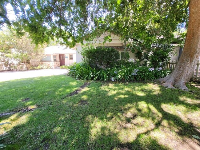 Building Photo - Newly Rehabbed Charming 3 Bed 2 Bath Home ...