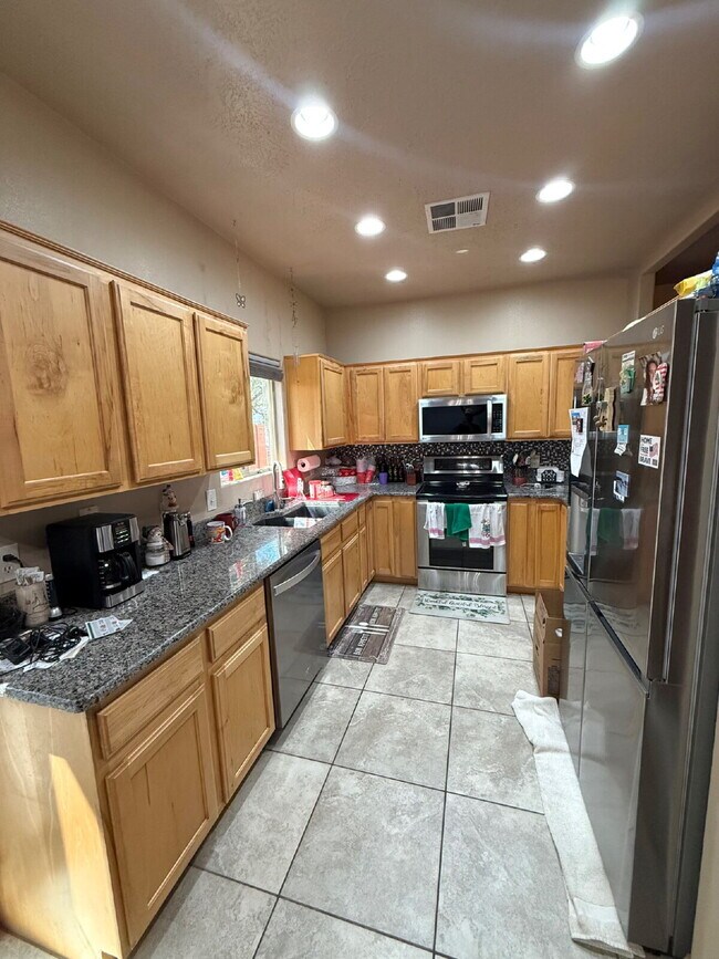 Building Photo - "Spacious 3-Bedroom Duplex Oasis in Hurricane, UT – 2 Full Baths & 1,263 Sq Ft of Comfort!"
