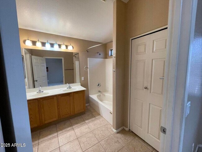 Building Photo - 13842 W Bola Dr