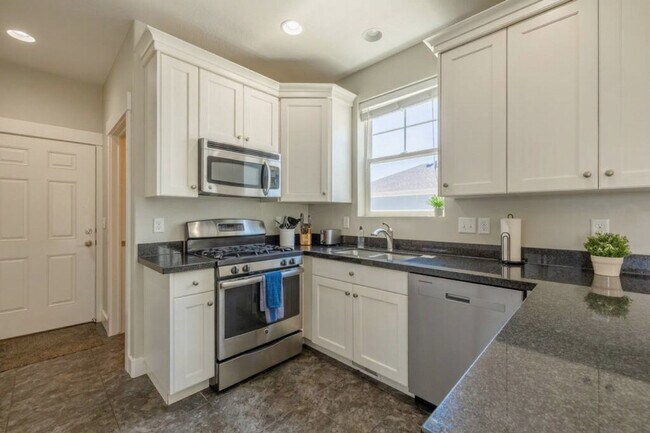 Building Photo - 5032 Bear Trap Dr