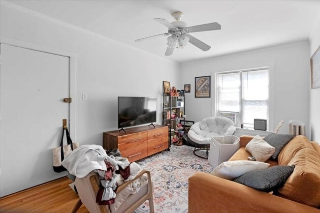Building Photo - 1 bedroom in Chicago IL 60657