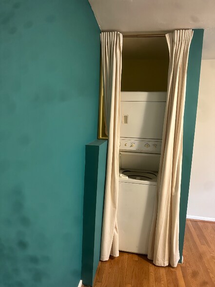 Building Photo - 920-919 19th St NE