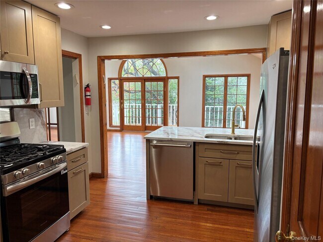 Building Photo - 177 Puritan Dr