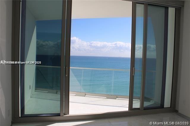 Building Photo - 16901 Collins Ave