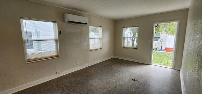 Building Photo - 2711 Lincoln St